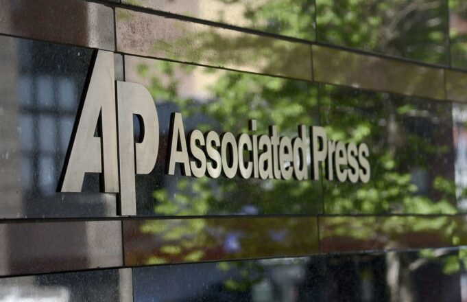La Corte de EE.UU. solicita a Trump levantar su veto a la agencia AP La Corte de EE.UU. solicita a Trump levantar su veto a la agencia AP