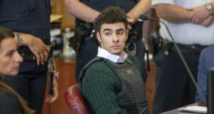 La justicia estadounidense pide oficialmente la condena a muerte para Luigi Mangione La justicia estadounidense pide oficialmente la condena a muerte para Luigi Mangione