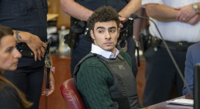 La justicia estadounidense pide oficialmente la condena a muerte para Luigi Mangione La justicia estadounidense pide oficialmente la condena a muerte para Luigi Mangione