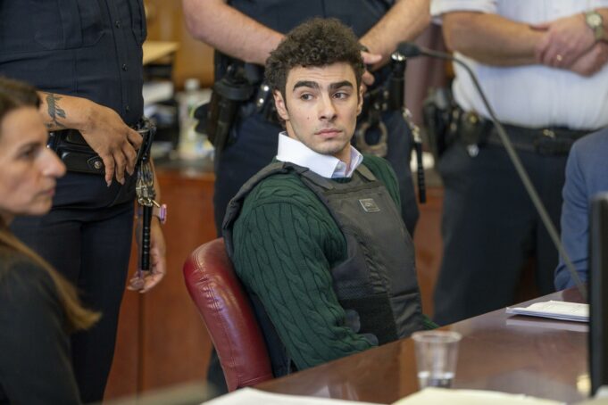 La justicia estadounidense pide oficialmente la condena a muerte para Luigi Mangione La justicia estadounidense pide oficialmente la condena a muerte para Luigi Mangione