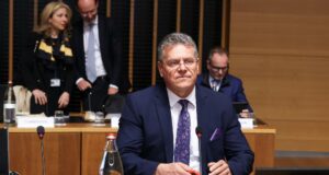 La UE está abierta a negociar con EEUU sobre aranceles, pero no esperará indefinidamente La UE está abierta a negociar con EEUU sobre aranceles, pero no esperará indefinidamente