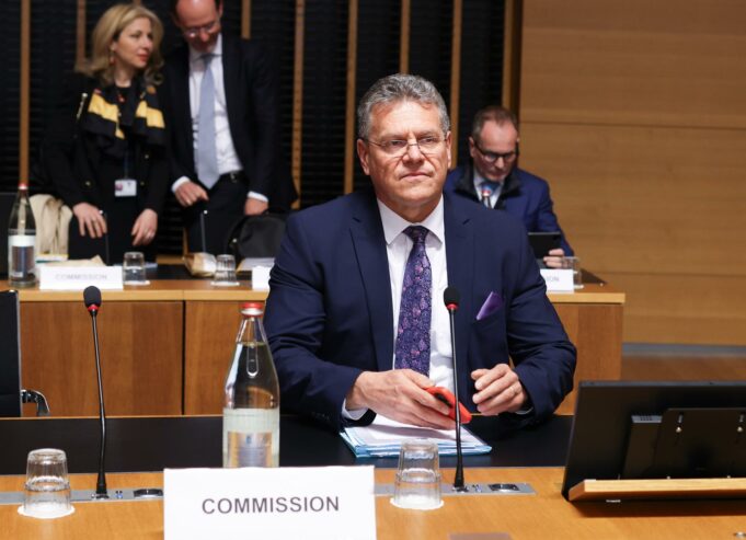 La UE está abierta a negociar con EEUU sobre aranceles, pero no esperará indefinidamente La UE está abierta a negociar con EEUU sobre aranceles, pero no esperará indefinidamente