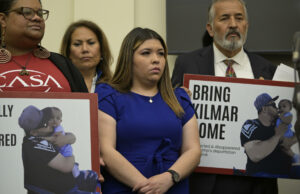 Mujer del hombre deportado por equivocación sostiene su inocencia y critica a Trump y Bukele Mujer del hombre deportado por equivocación sostiene su inocencia y critica a Trump y Bukele