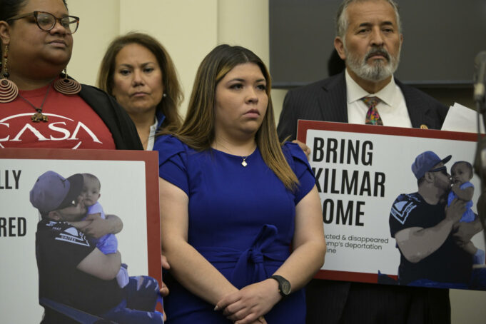 Mujer del hombre deportado por equivocación sostiene su inocencia y critica a Trump y Bukele Mujer del hombre deportado por equivocación sostiene su inocencia y critica a Trump y Bukele