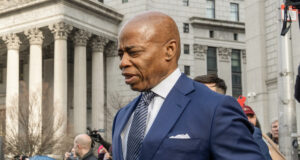 Nueva York aprueba nuevas normativas para remover andamios que llevan años instalados Nueva York aprueba nuevas normativas para remover andamios que llevan años instalados