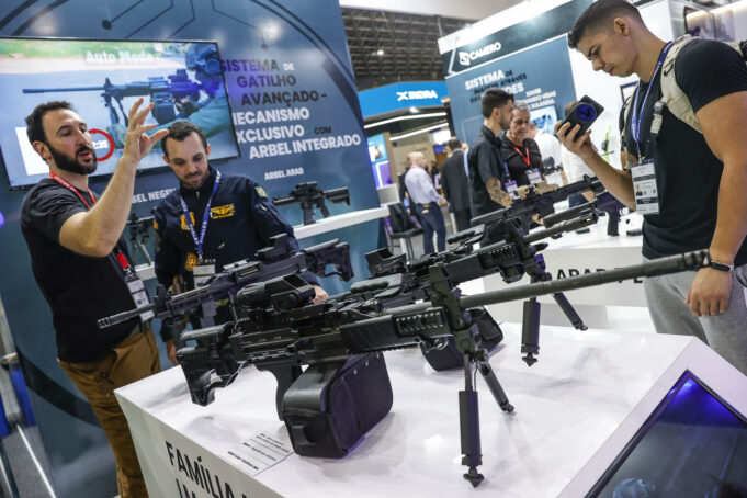 Rusia propone asistencia tecnológica a países latinoamericanos para la fabricación de armas Rusia propone asistencia tecnológica a países latinoamericanos para la fabricación de armas