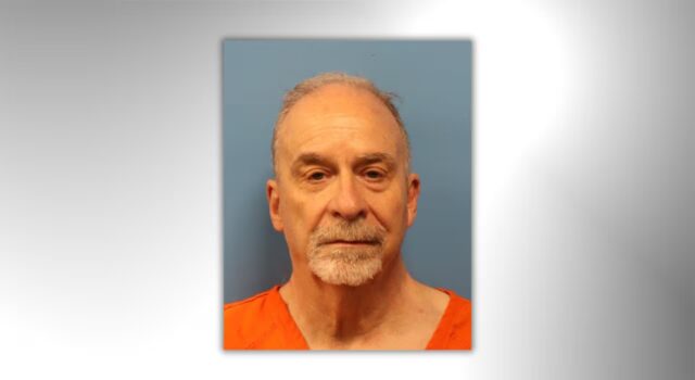 Arrestan a hombre de 68 años por posesión de material de abuso infantil Arrestan a hombre de 68 años por posesión de material de abuso infantil