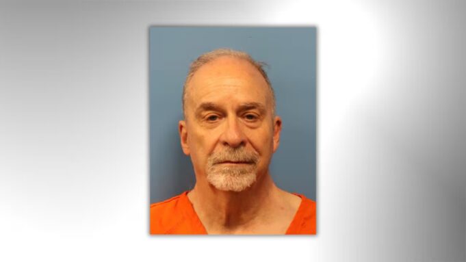 Arrestan a hombre de 68 años por posesión de material de abuso infantil Arrestan a hombre de 68 años por posesión de material de abuso infantil