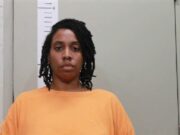 Dueña de residencia en Jemison acusada de explotar financieramente a un residente Dueña de residencia en Jemison acusada de explotar financieramente a un residente