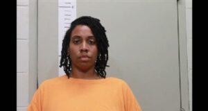 Dueña de residencia en Jemison acusada de explotar financieramente a un residente Dueña de residencia en Jemison acusada de explotar financieramente a un residente