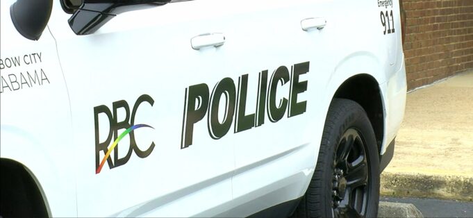 Estafadores fingen ser policía de Rainbow City y envían falsas citaciones judiciales Estafadores fingen ser policía de Rainbow City y envían falsas citaciones judiciales