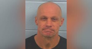 Hombre enfrenta cargos tras robo de caravana de negocio en Attalla Hombre enfrenta cargos tras robo de caravana de negocio en Attalla