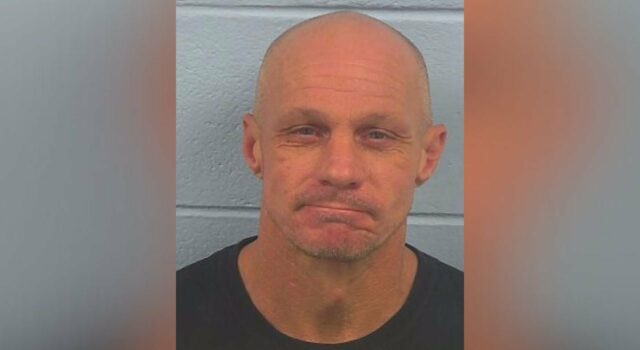 Hombre enfrenta cargos tras robo de caravana de negocio en Attalla Hombre enfrenta cargos tras robo de caravana de negocio en Attalla