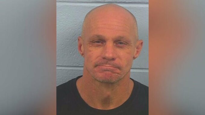 Hombre enfrenta cargos tras robo de caravana de negocio en Attalla Hombre enfrenta cargos tras robo de caravana de negocio en Attalla