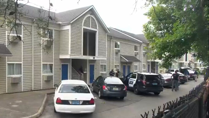 Identifican a dos personas halladas muertas en una habitación de motel en Birmingham Identifican a dos personas halladas muertas en una habitación de motel en Birmingham