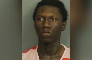 Joven de 19 años acusado en relación con robo y tiroteo en el vecindario de Eastlake Joven de 19 años acusado en relación con robo y tiroteo en el vecindario de Eastlake