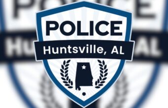 Joven de 21 años arrestado por amenazar a cajera con arma durante robo Joven de 21 años arrestado por amenazar a cajera con arma durante robo