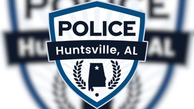 Joven de 21 años arrestado por amenazar a cajera con arma durante robo Joven de 21 años arrestado por amenazar a cajera con arma durante robo