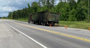 Las ruedas de un camión de 18 ruedas se incendiaron la mañana del lunes en Centreville Las ruedas de un camión de 18 ruedas se incendiaron la mañana del lunes en Centreville