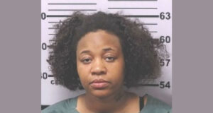 Mujer arrestada por homicidio involuntario tras accidente que mató a niña Mujer arrestada por homicidio involuntario tras accidente que mató a niña