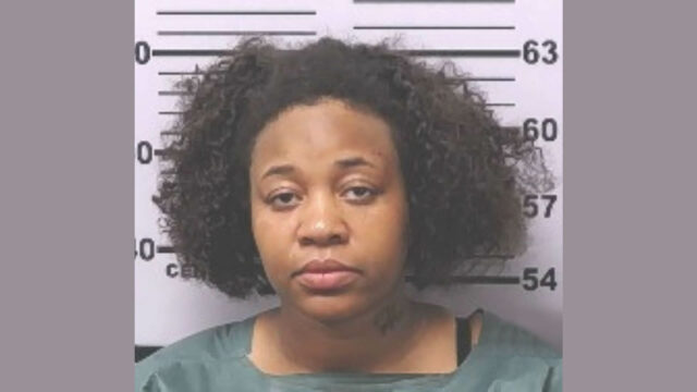 Mujer arrestada por homicidio involuntario tras accidente que mató a niña