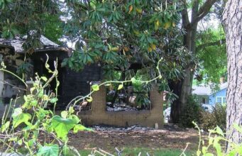 Oficial de control animal salva a 5 perros de un incendio en una casa en Fairfield Oficial de control animal salva a 5 perros de un incendio en una casa en Fairfield