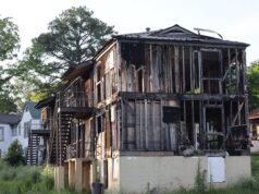 Propiedad deteriorada en Birmingham demolida tras demanda municipal Propiedad deteriorada en Birmingham demolida tras demanda municipal