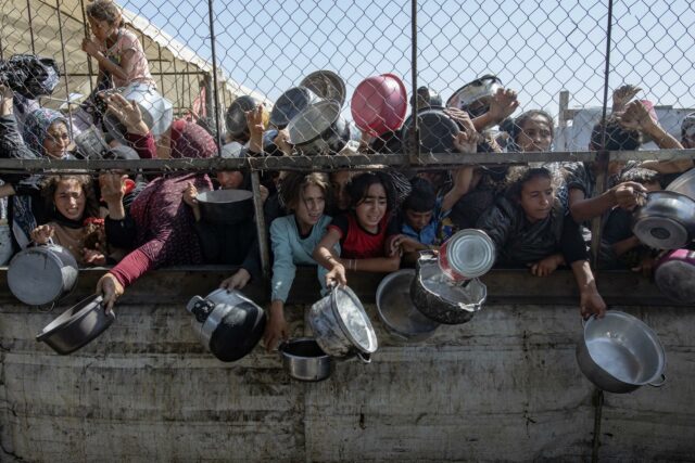Asaltos a camiones de ayuda en Gaza aumentan por desesperación de la población