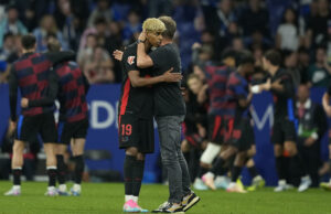 Barcelona se consagra campeón de la Liga tras ganar el derbi 0-2 Barcelona se consagra campeón de la Liga tras ganar el derbi 0-2