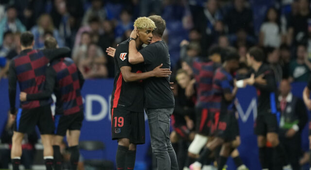 Barcelona se consagra campeón de la Liga tras ganar el derbi 0-2 Barcelona se consagra campeón de la Liga tras ganar el derbi 0-2