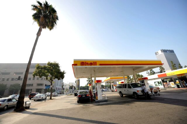 Congreso de EE.UU. anula prohibición de autos de gasolina prevista para 2035