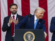 Corte de apelaciones favorece a Trump y restablece temporalmente sus aranceles Corte de apelaciones favorece a Trump y restablece temporalmente sus aranceles