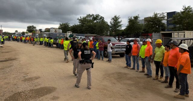 Detienen a más de 100 migrantes latinoamericanos en construcción en Florida