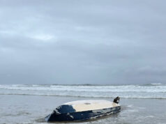 EE.UU. detiene búsqueda de siete migrantes tras naufragio en California EE.UU. detiene búsqueda de siete migrantes tras naufragio en California