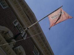 Estudiantes de Harvard denuncian ambiente hostil por políticas restrictivas de Trump Estudiantes de Harvard denuncian ambiente hostil por políticas restrictivas de Trump