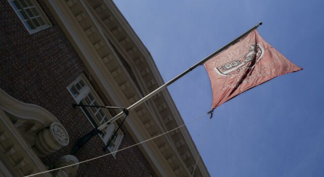 Estudiantes de Harvard denuncian ambiente hostil por políticas restrictivas de Trump Estudiantes de Harvard denuncian ambiente hostil por políticas restrictivas de Trump
