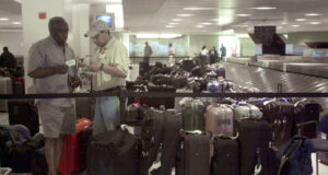 Fallo de controladores provoca cancelación de cien vuelos en Newark Fallo de controladores provoca cancelación de cien vuelos en Newark