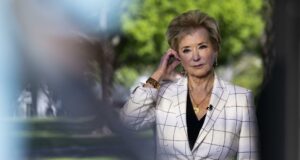 Gobierno de Trump suspende nuevas ayudas económicas destinadas a Harvard University Gobierno de Trump suspende nuevas ayudas económicas destinadas a Harvard University