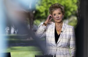 Gobierno de Trump suspende nuevas ayudas económicas destinadas a Harvard University Gobierno de Trump suspende nuevas ayudas económicas destinadas a Harvard University