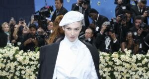 Hunter Schafer encabezará el elenco de “Fish”, un drama surrealista situado en Venecia Hunter Schafer encabezará el elenco de "Fish", un drama surrealista situado en Venecia