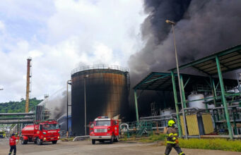 Incendio en principal refinería de Ecuador no deja víctimas, solo daños materiales Incendio en principal refinería de Ecuador no deja víctimas, solo daños materiales