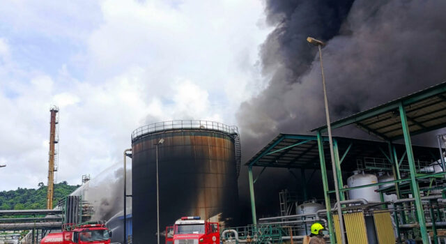 Incendio en principal refinería de Ecuador no deja víctimas, solo daños materiales Incendio en principal refinería de Ecuador no deja víctimas, solo daños materiales