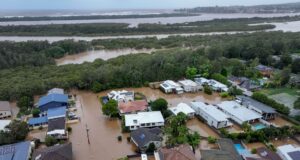 Inundaciones en Australia dejan un muerto, tres desaparecidos y miles de afectados Inundaciones en Australia dejan un muerto, tres desaparecidos y miles de afectados