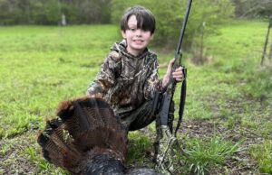 Joven de Demópolis gana concurso fotográfico de pavos grandes de ALBBAA Joven de Demópolis gana concurso fotográfico de pavos grandes de ALBBAA