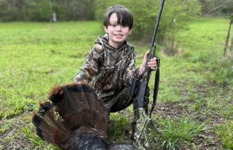 Joven de Demópolis gana concurso fotográfico de pavos grandes de ALBBAA Joven de Demópolis gana concurso fotográfico de pavos grandes de ALBBAA