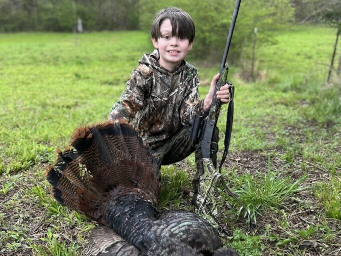 Joven de Demópolis gana concurso fotográfico de pavos grandes de ALBBAA Joven de Demópolis gana concurso fotográfico de pavos grandes de ALBBAA