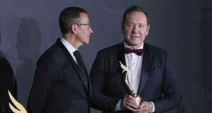 Kevin Spacey se compara con Kirk Douglas, víctima de la caza de brujas Kevin Spacey se compara con Kirk Douglas, víctima de la caza de brujas