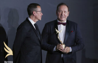 Kevin Spacey se compara con Kirk Douglas, víctima de la caza de brujas Kevin Spacey se compara con Kirk Douglas, víctima de la caza de brujas
