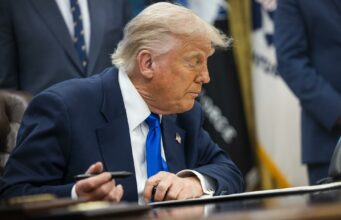 La Justicia suspende de manera temporal el plan de despidos masivos de Trump La Justicia suspende de manera temporal el plan de despidos masivos de Trump