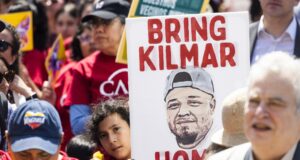 Migrantes marchan pidiendo ayuda contra políticas de Trump Migrantes marchan pidiendo ayuda contra políticas de Trump